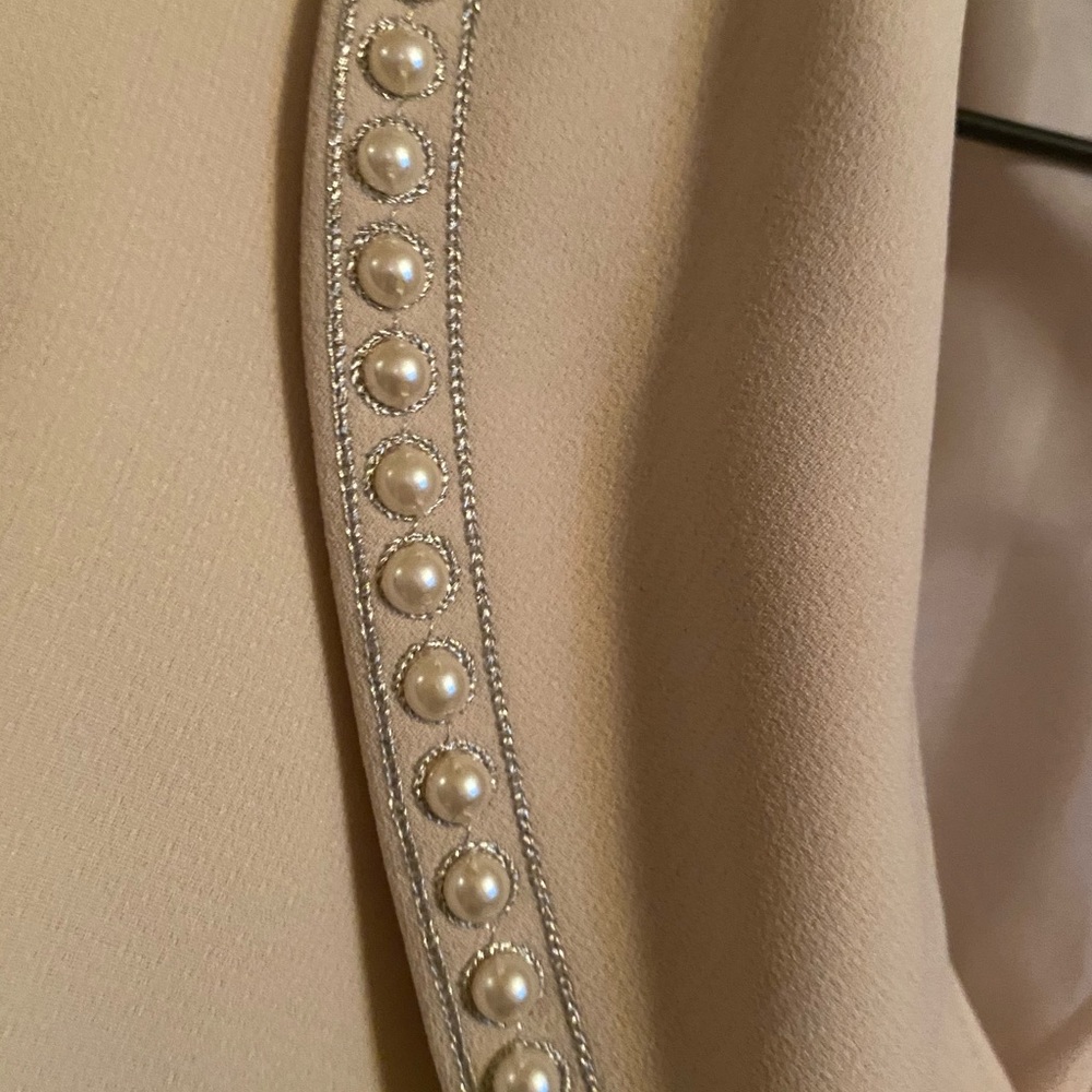 Beautiful Nude half blazer - Picture 5 of 8